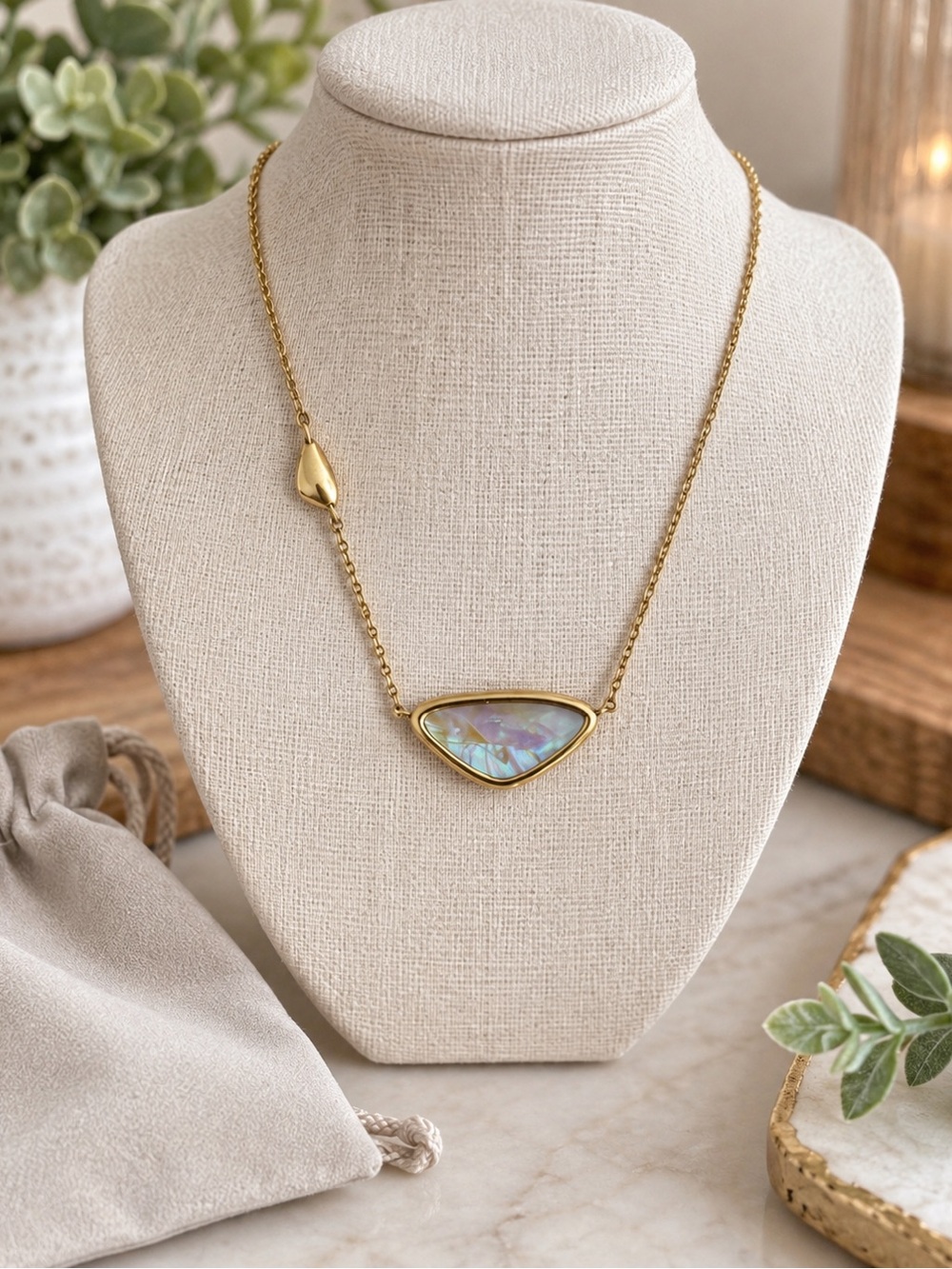 Kendra Scott Margot Iridescent Abalone Vintage Gold Necklace NWT